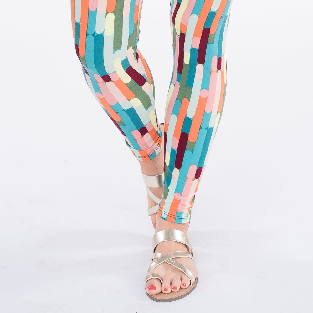 NWT Agnes & Dora Leggings Adult Scoops & Stripes